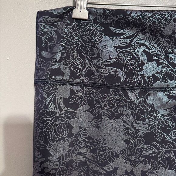 Lululemon Wunder Train High-Rise Tight 25" *Foil size 18 - Picture 4 of 7